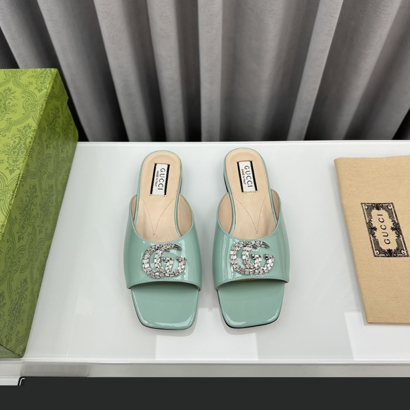 G*u*i slippers